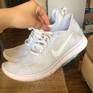 White nike air flynits
